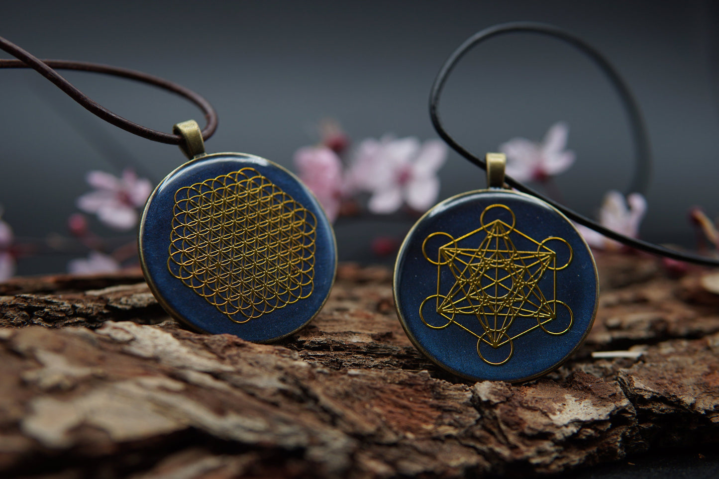Blume des Lebens Orgonit Amulett – Talisman für Frauen – Blau Bronze Design