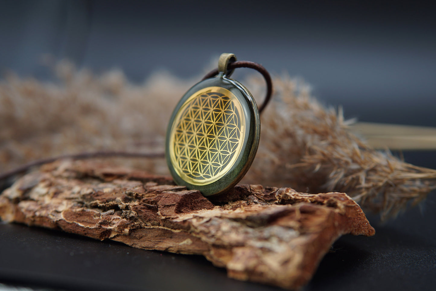 Orgonit Amulett Blume des Lebens – Jadegrün Bronze Heiliger Geometrie Schmuck