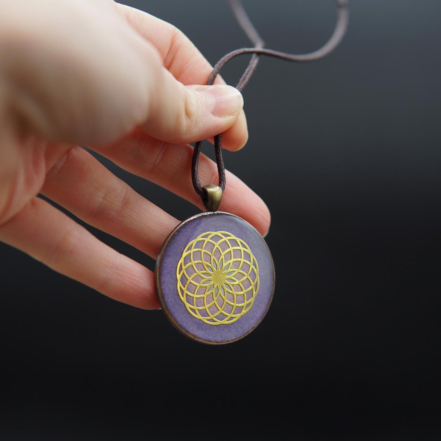 Chakra Symbol Orgonit Anhänger – Kronenchakra Sahasrara Geschenk Unisex