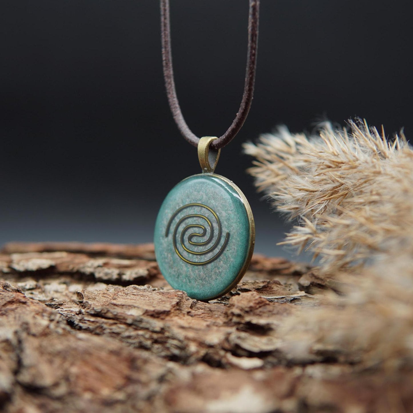 Orgonit Anhänger – Kosmische Spirale für Lichtarbeit, Prana & Schutz (Grün Bronze)