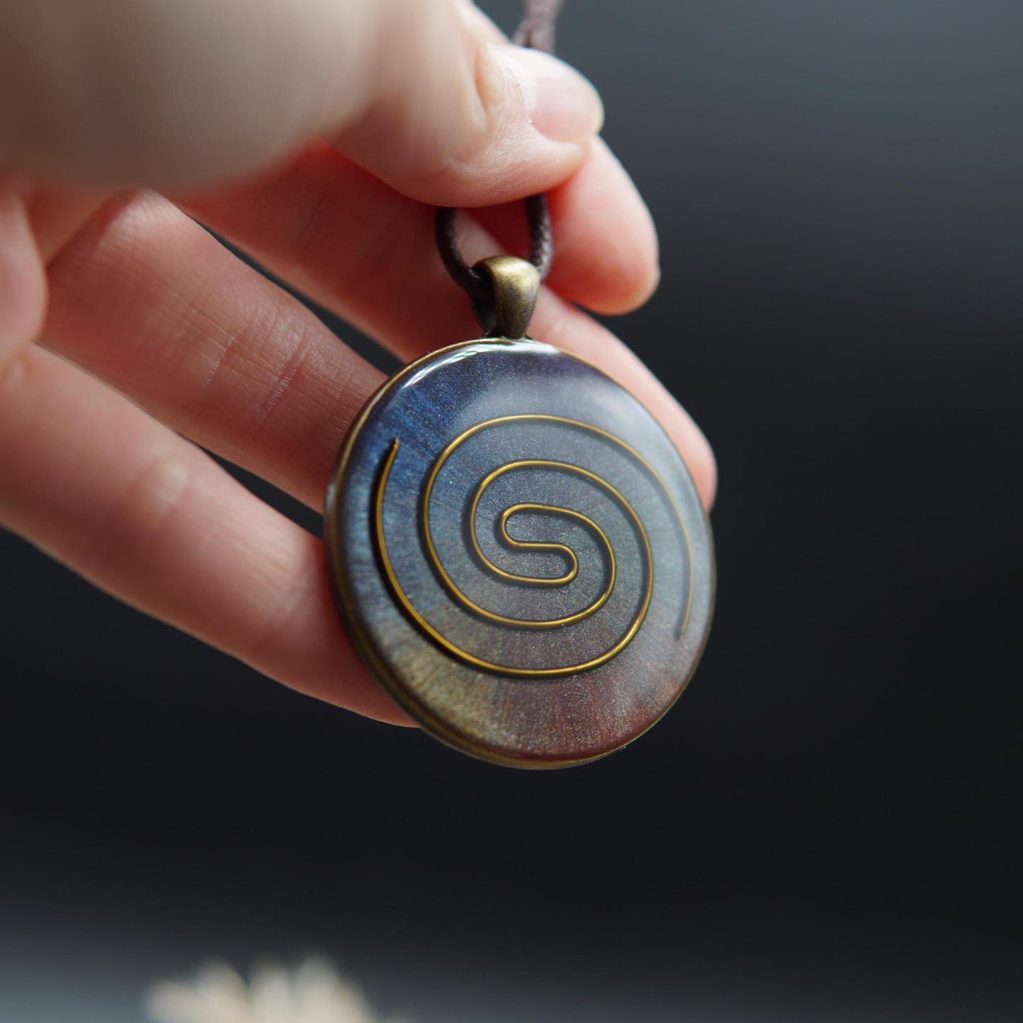 Orgonit Amulett Chakra Harmonie – Kosmische Spirale Energieanhänger – Lichtarbeit & Feng Shui Schutz
