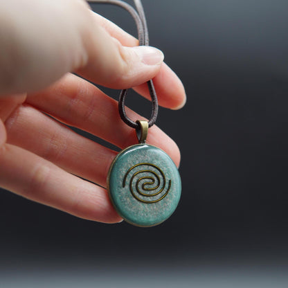 Orgonit Anhänger – Kosmische Spirale für Lichtarbeit, Prana & Schutz (Grün Bronze)